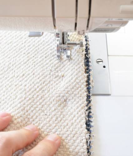 Мастер-класс: диванные подушки из ковриков